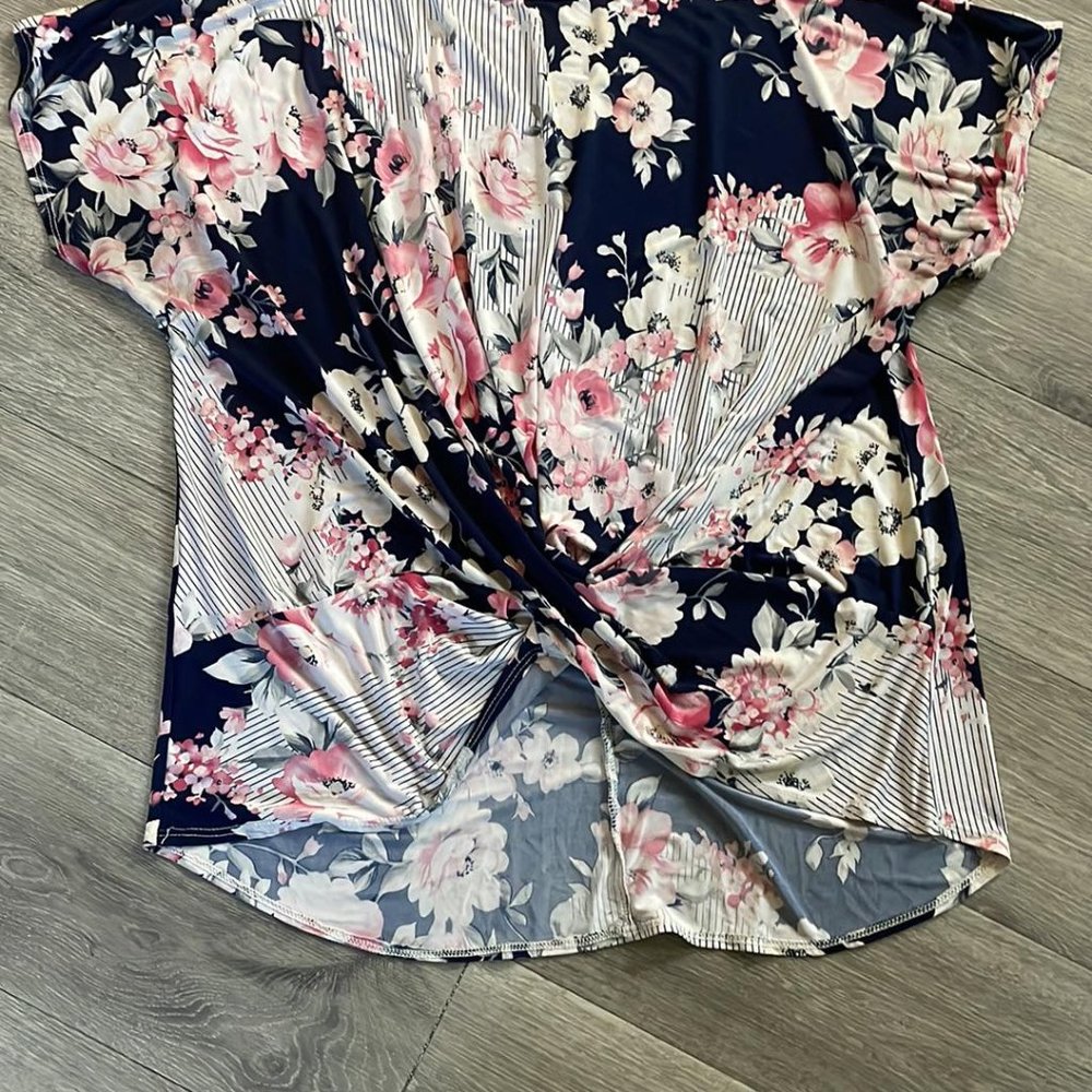 Short Sleeve Knotted Shirt
